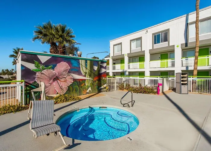 Revival Hotel Scottsdale