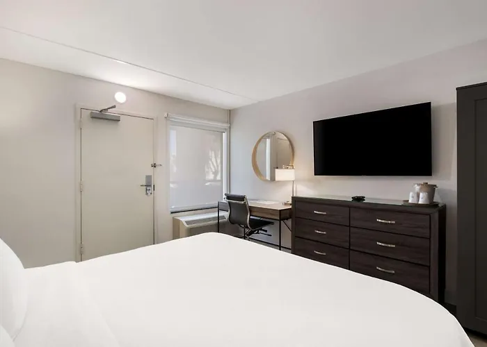 Revival Hotel